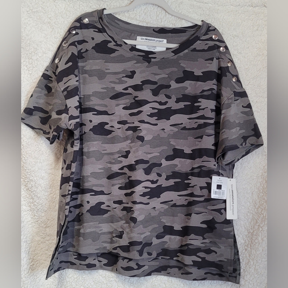 NWT..The Sweatshirt Project Camo Short Sleeve Shirt Loose Fit Womens SIZE XL